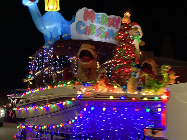 Glasgow Equipment Dino Christmas Boat