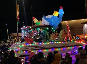 Glasgow Equipment Dino Christmas Boat 3